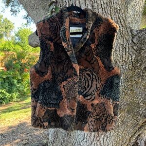80s Vtg Maximalist Big Cat faux fur sleeveless vest with animal print.Size M